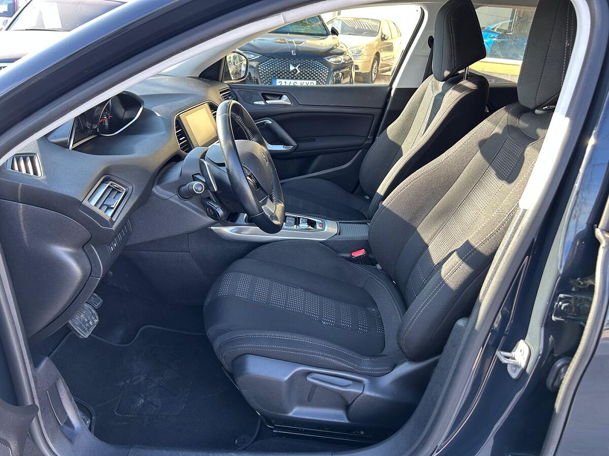 PEUGEOT 308 ALLURE 1.2 E-THP AUTO SPANISH LHD IN SPAIN 40000 MILES SUPERB 2017